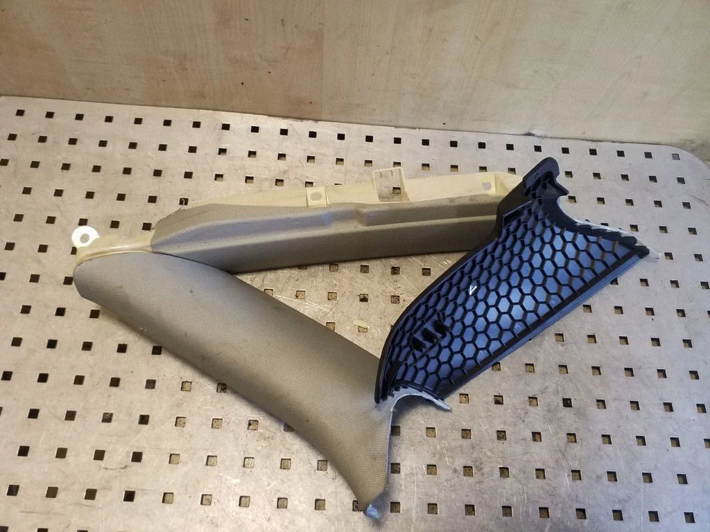 (C) pillar trim 4G5867288