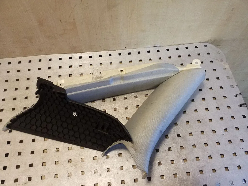 (C) pillar trim 4G5867287