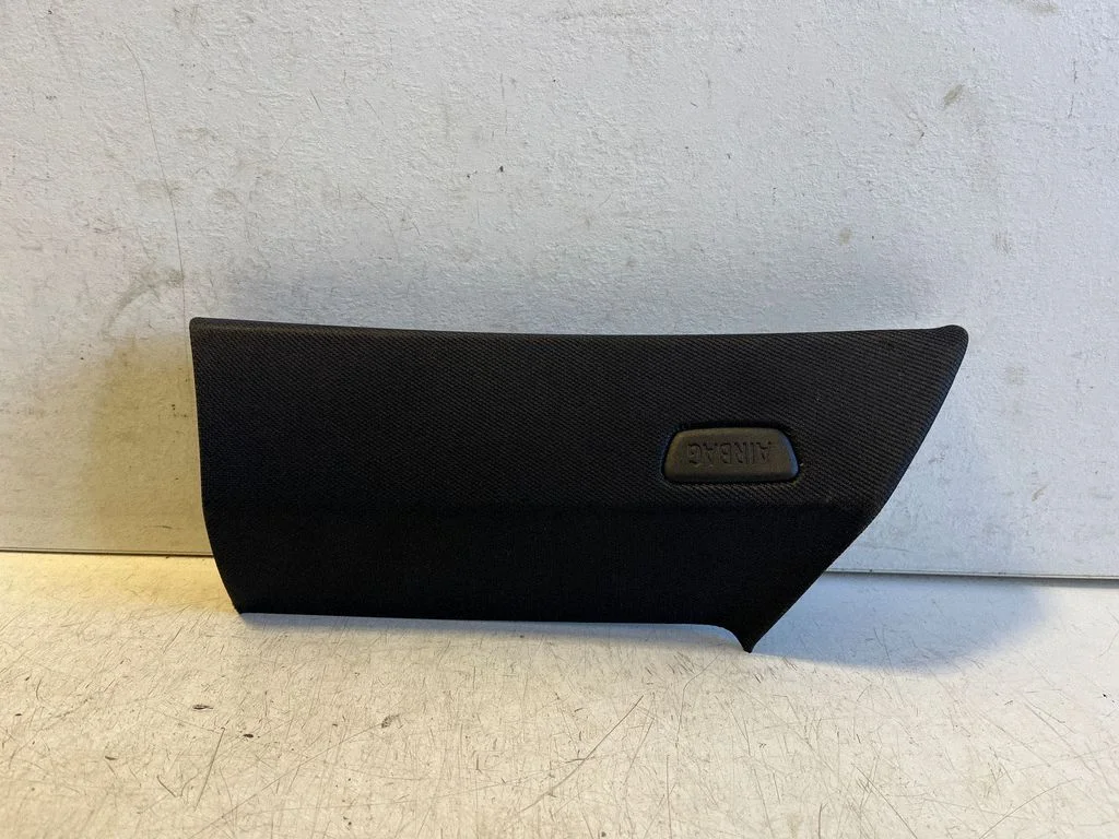 (D)pillar trim (top) 7490364