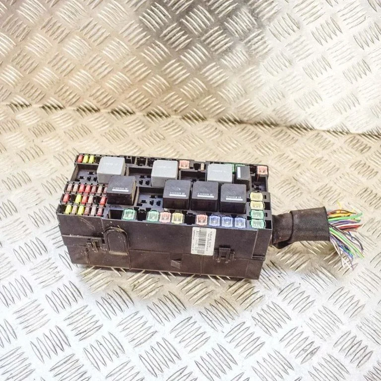 Drošinātāju kārba (komplekts) 71547483
