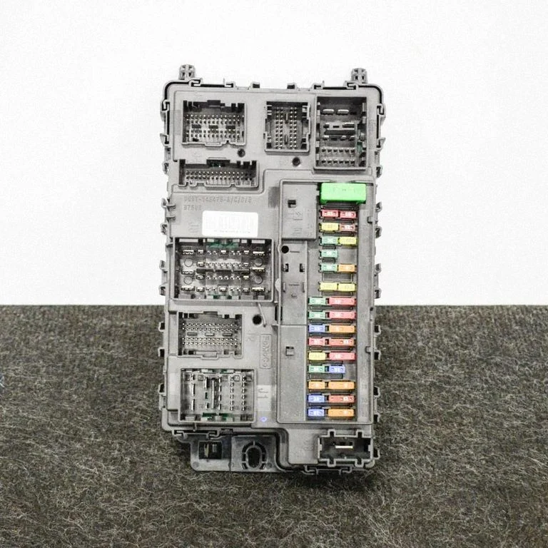 Drošinātāju kārba (komplekts) FU5T15604BAJ