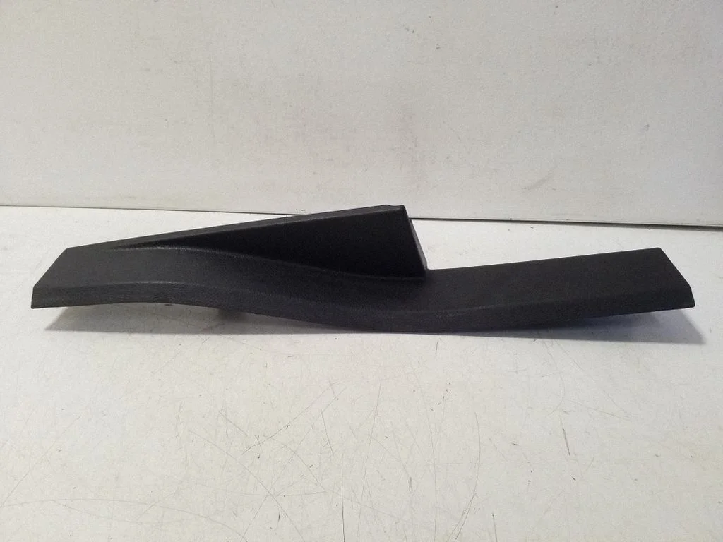 Rear sill trim cover EM2BR13244