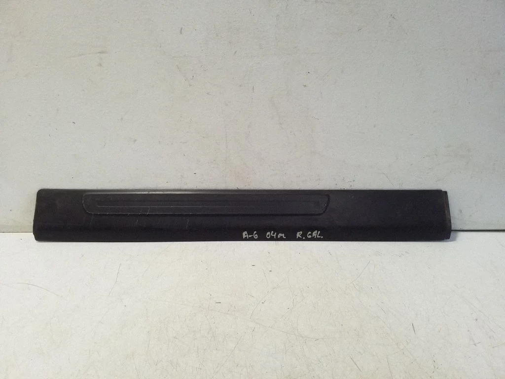 Aizmugurējā sliekšņa apdare (iekšējā) 4F0853376B