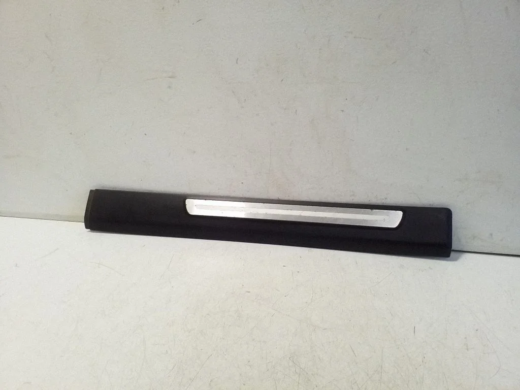 Aizmugurējā sliekšņa apdare (iekšējā) 4F0853375E