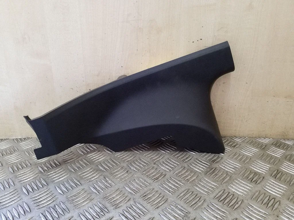 Rear sill trim cover – Tesla Model Y (2020-)