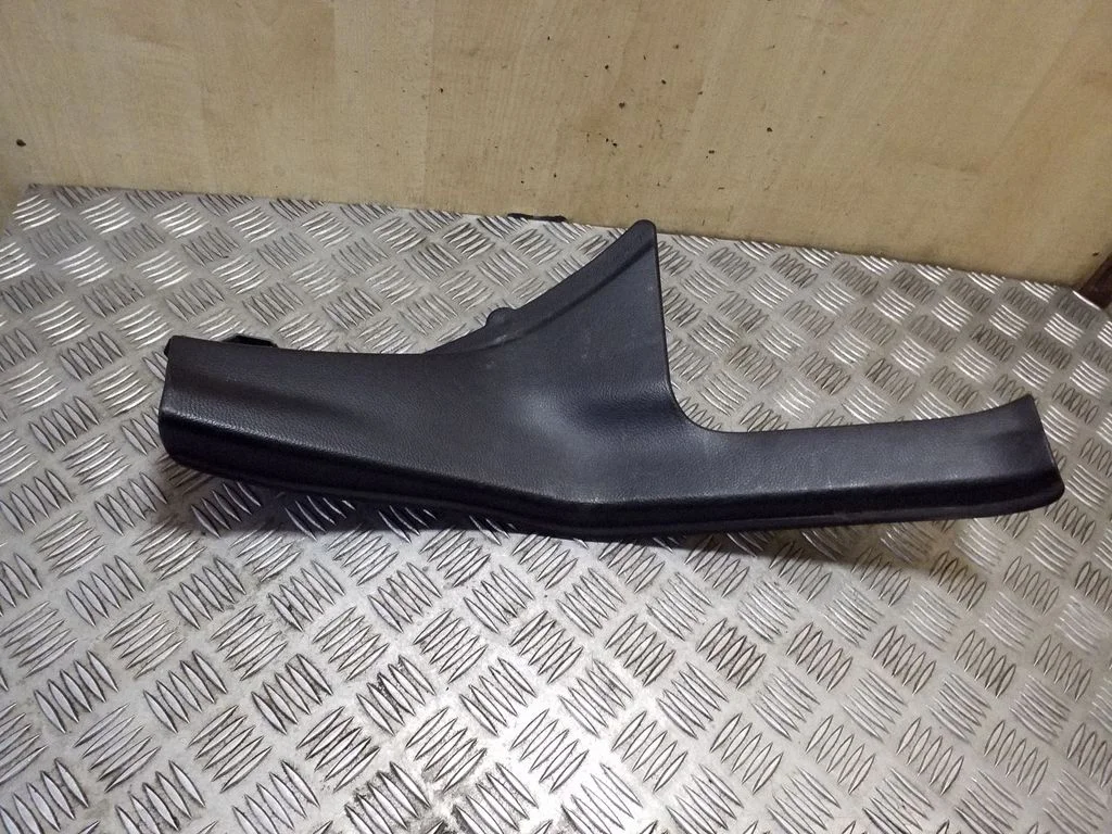 Rear sill trim cover 94061FJ000