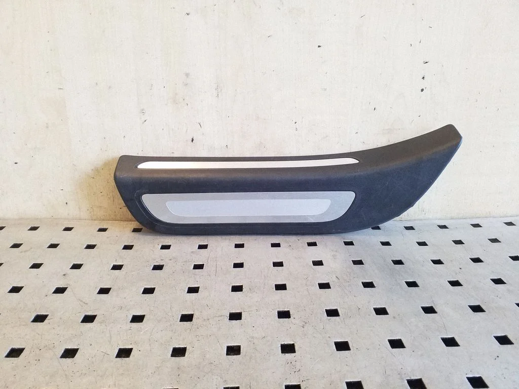 Rear sill trim cover 8R0853375