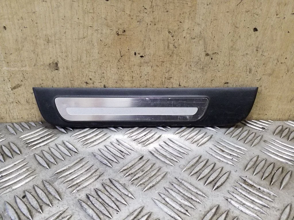 Tagalävise kate (sisemine) – Audi A4 Allroad B8 (2008-2016)