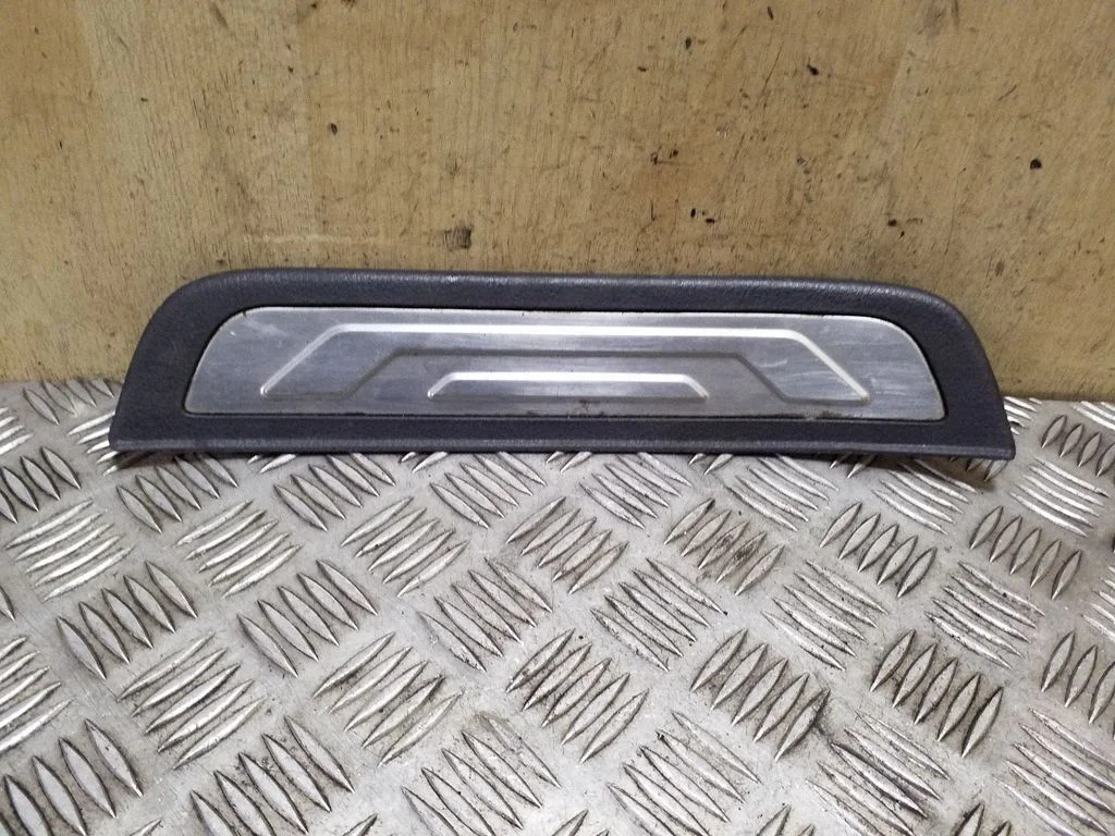Rear sill trim cover – KIA Sorento (2010-2014)