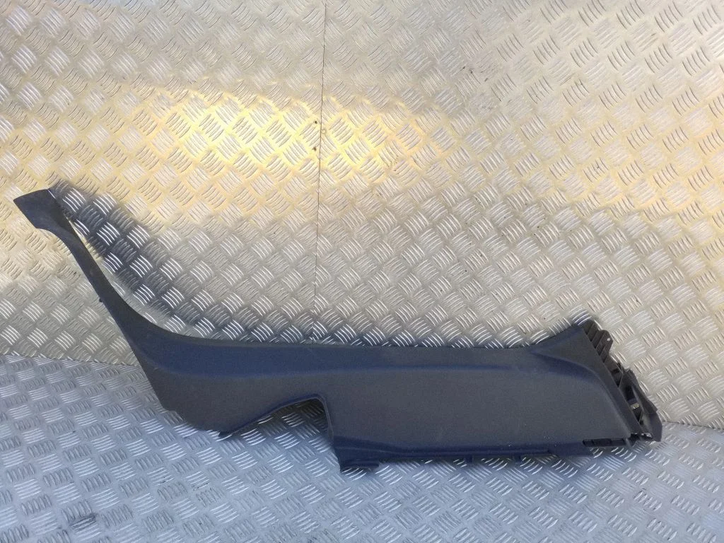 Aizmugurējā sliekšņa apdare (iekšējā) YP00133777