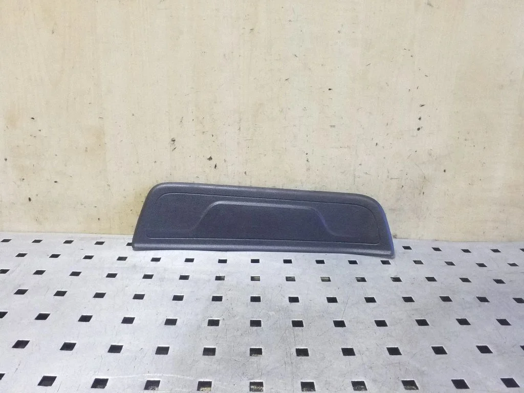 Rear sill trim cover 858792Y000