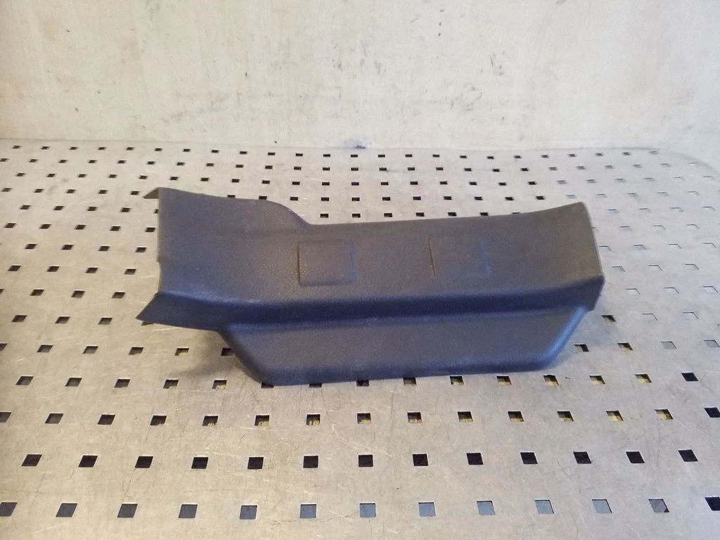 Rear sill trim cover 76953JG00
