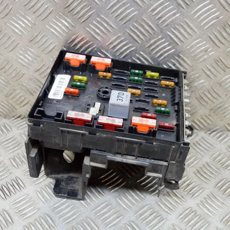 Drošinātāju kārba (komplekts) 3C0937125
