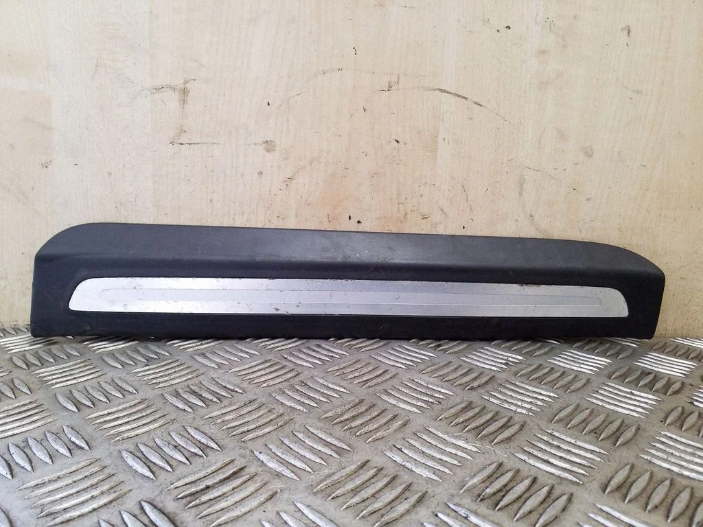 Tagalävise kate (sisemine) 4L0853376A