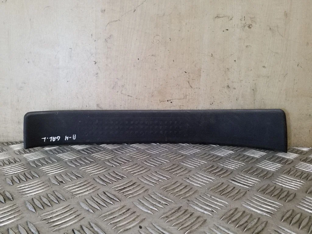 Rear sill trim cover 8E0853376