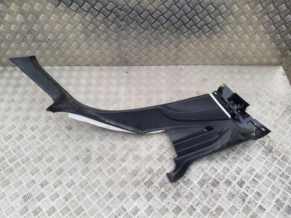 Rear sill trim cover – right