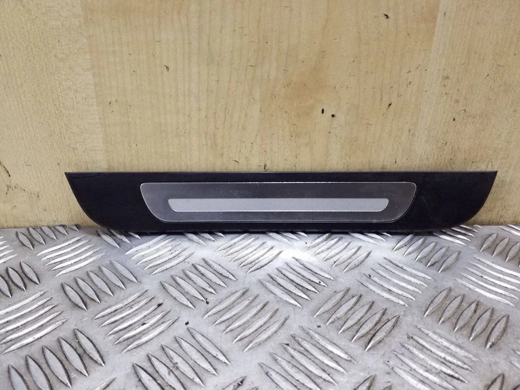 Aizmugurējā sliekšņa apdare (iekšējā) 4G0853375