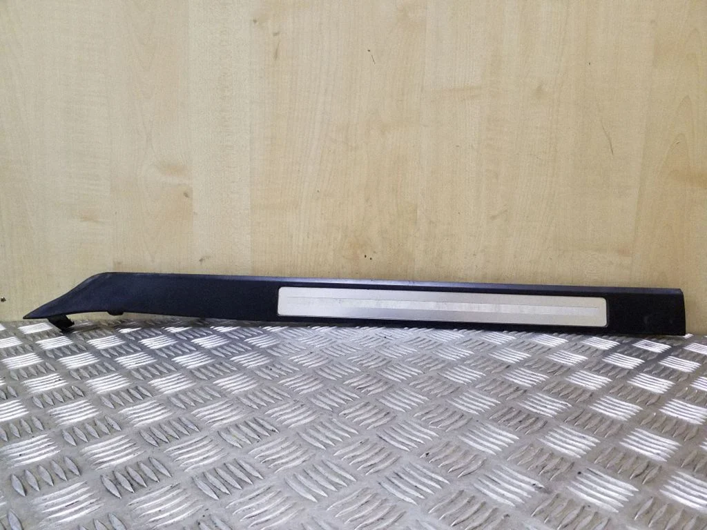 Tagalävise kate (sisemine) 4E0853995B