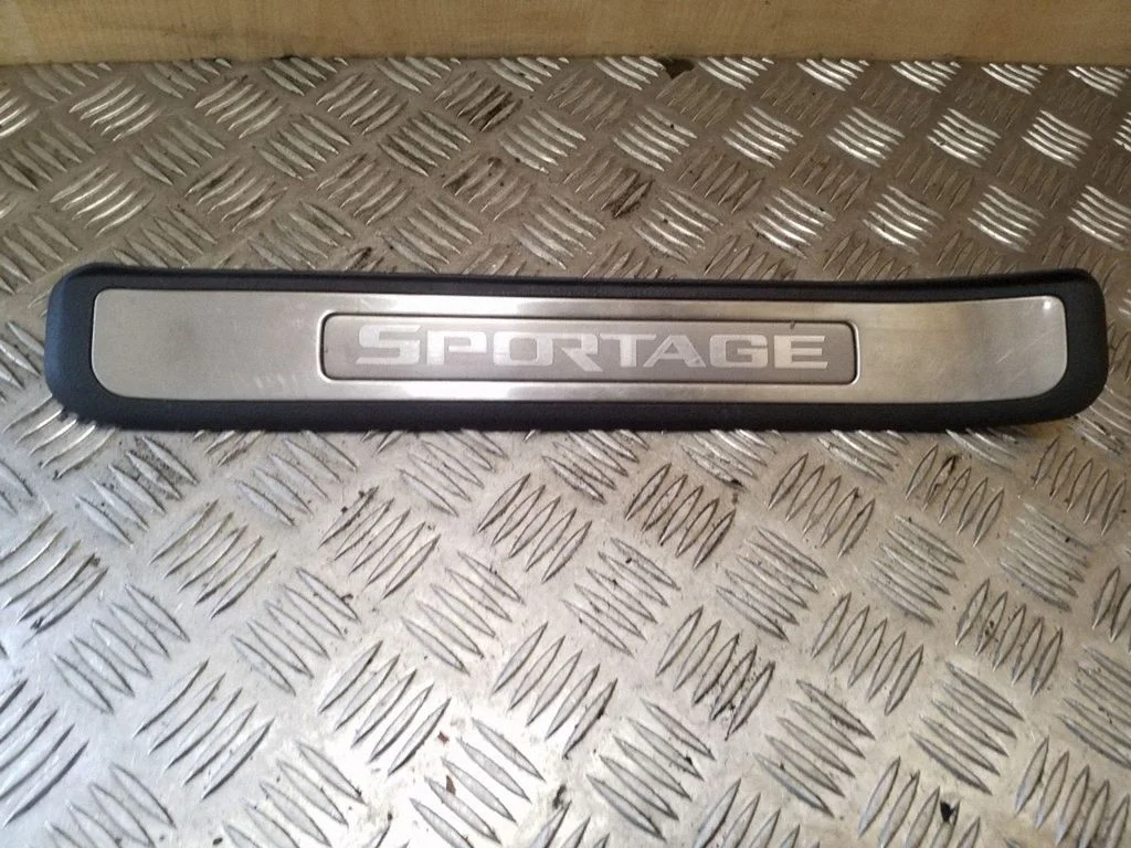 Rear sill trim cover 858861F000