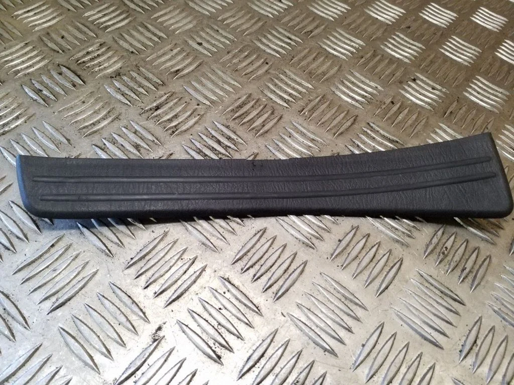 Rear sill trim cover 6791642010