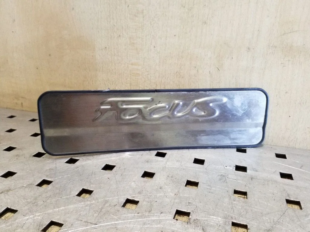 Rear sill trim cover – right