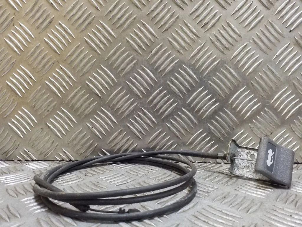Variklio dangčio (kapoto) rankenėlė