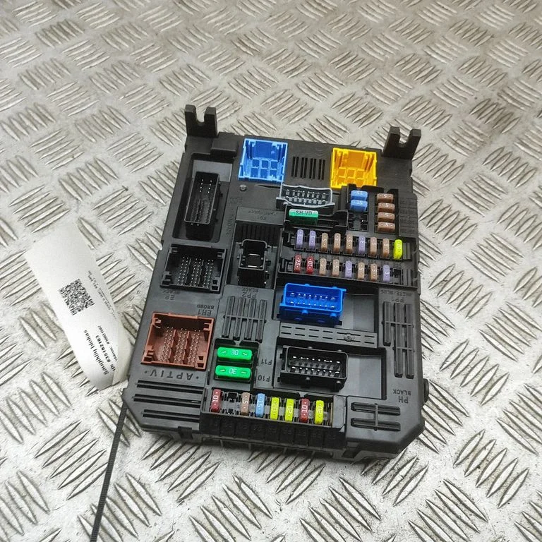 Drošinātāju bloks 9832881380