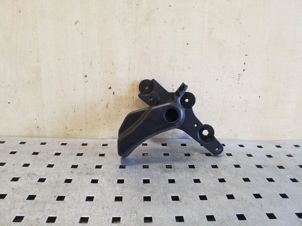 Engine bonnet (hood) release handle – BMW X3 F25 (2010-2017)