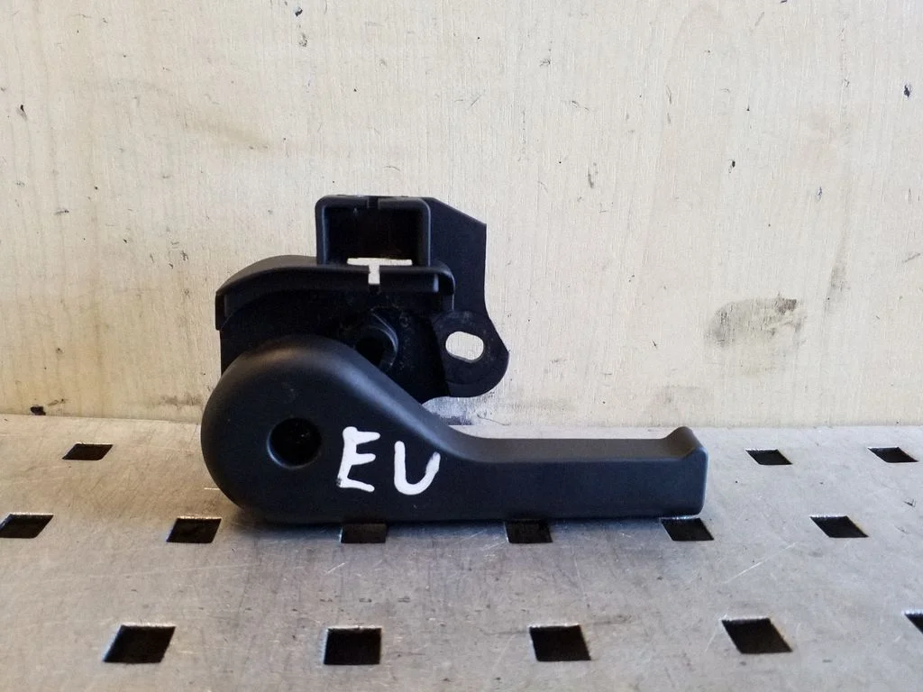 Engine bonnet (hood) release handle – Jaguar XF X250 (2007-2015)