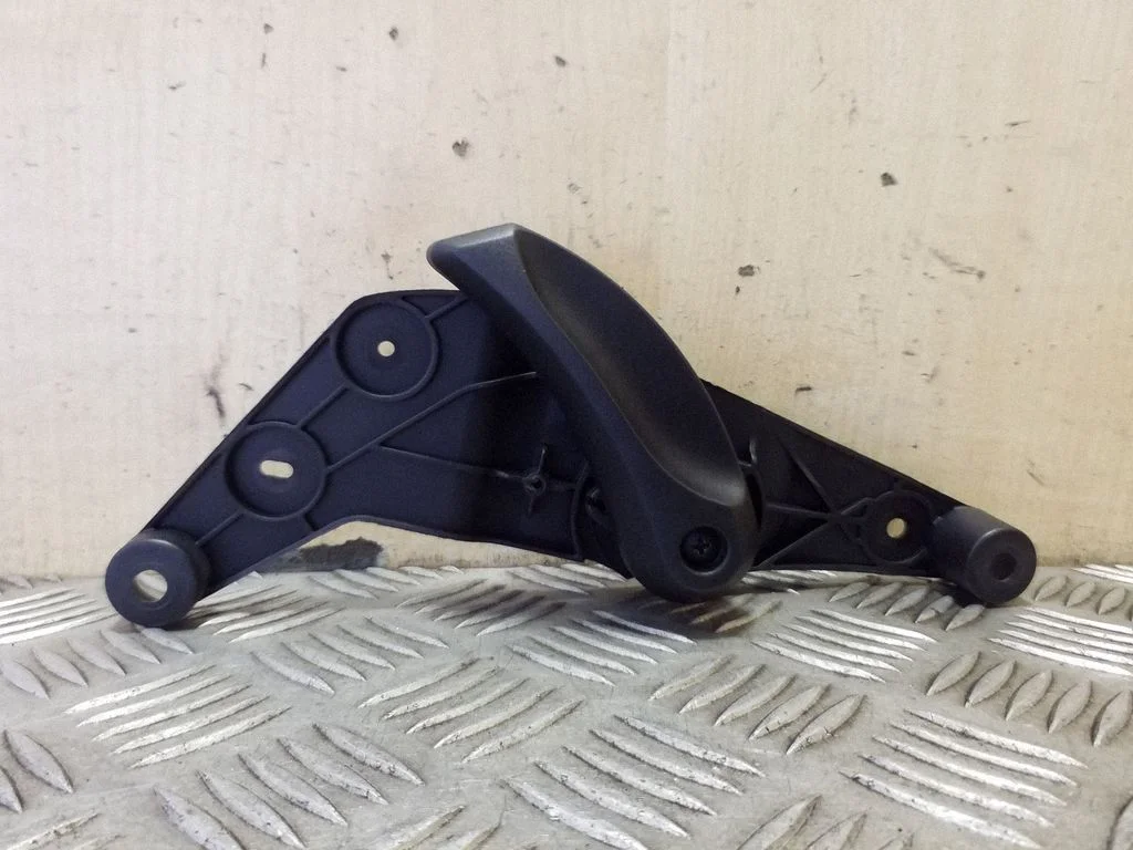Engine bonnet (hood) release handle 51239114003