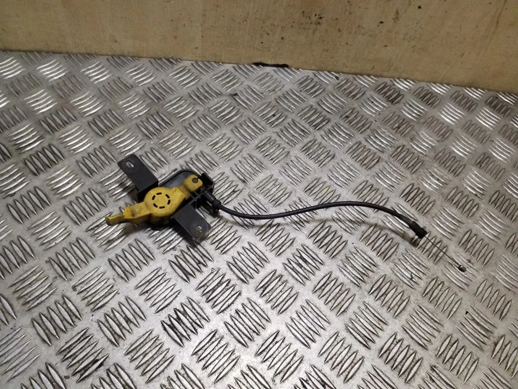 Mootorikapoti avamiskäepide