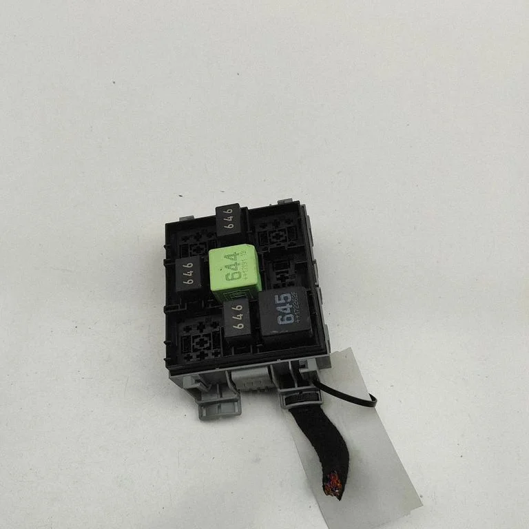 Fuse module – Volkswagen Touareg II (2010-2018)