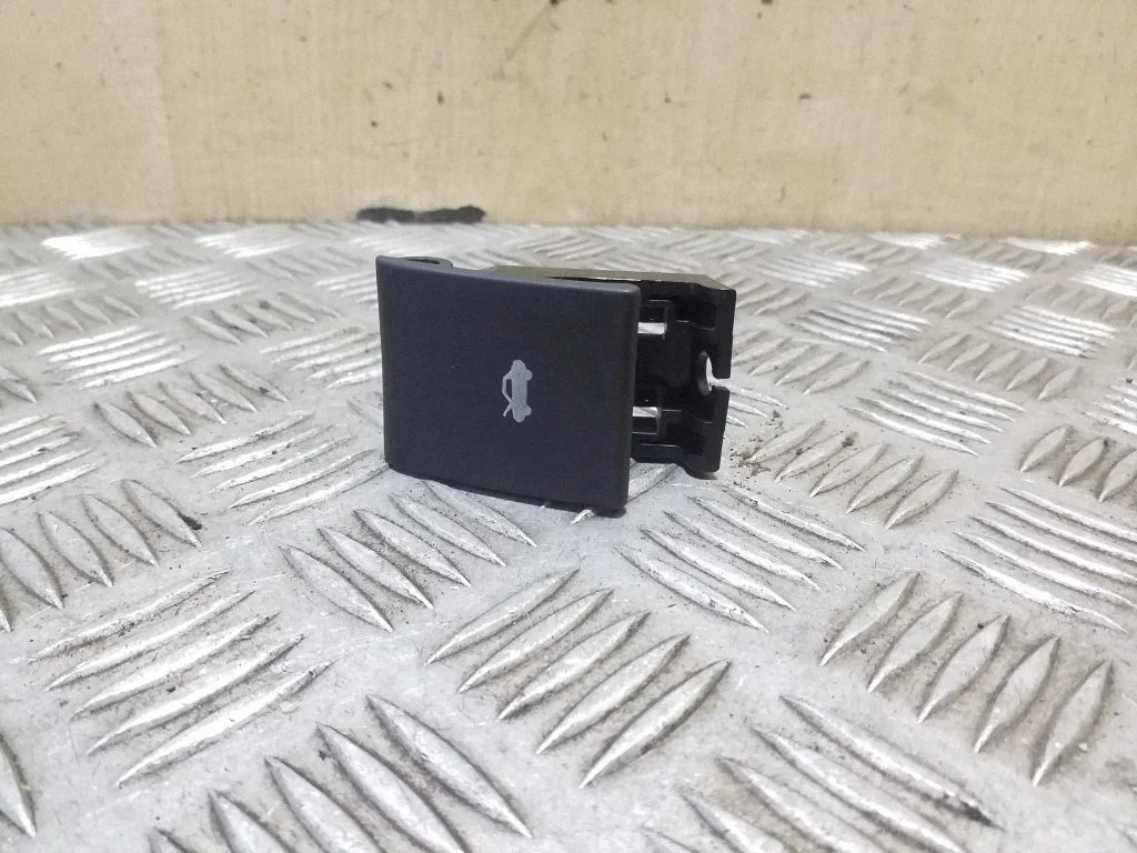 Engine bonnet (hood) release handle – Jeep Grand Cherokee (2010-2021)