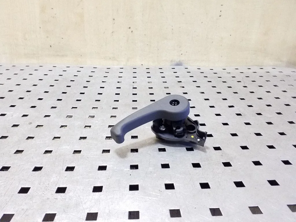 Engine bonnet (hood) release handle