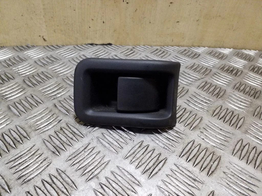 Engine bonnet (hood) release handle – Volvo XC70 (2008-2013)