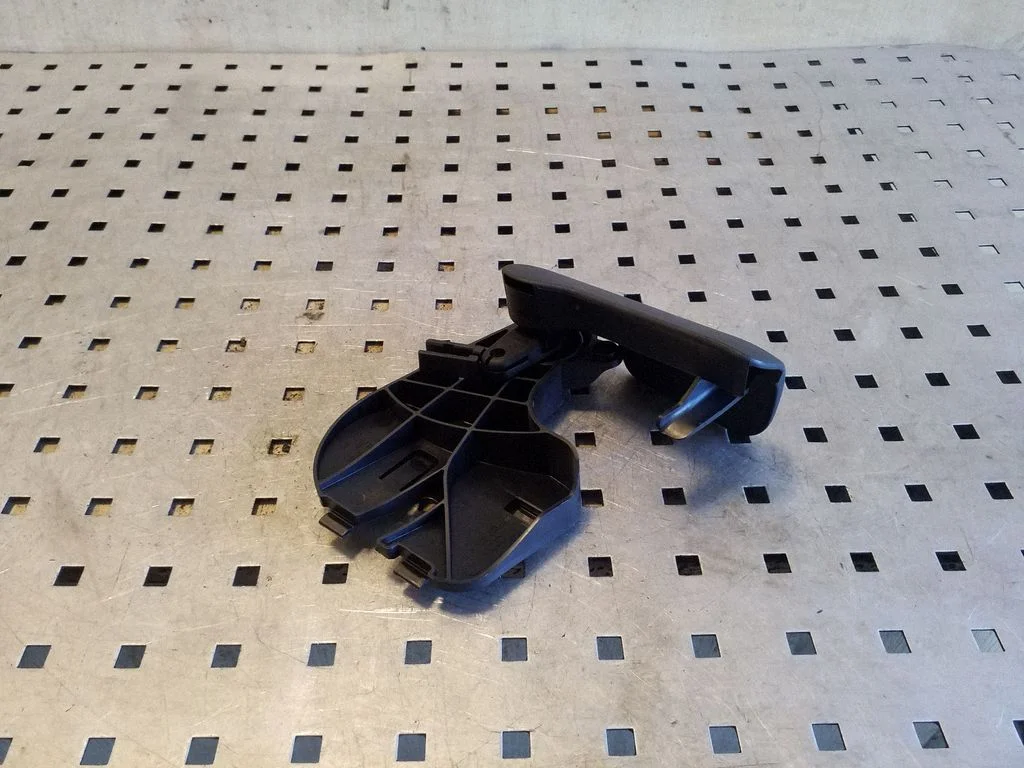 Engine bonnet (hood) release handle – Audi A6 S6 C7 4G (2011-2018)