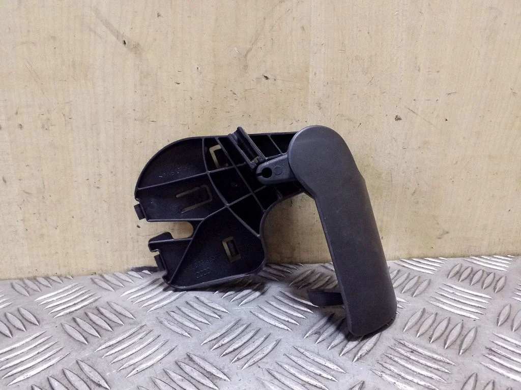 Engine bonnet (hood) release handle 8R2823633