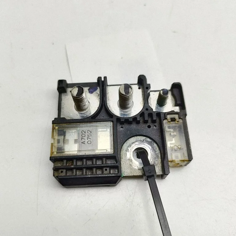 Drošinātāju bloks 82211FJ020
