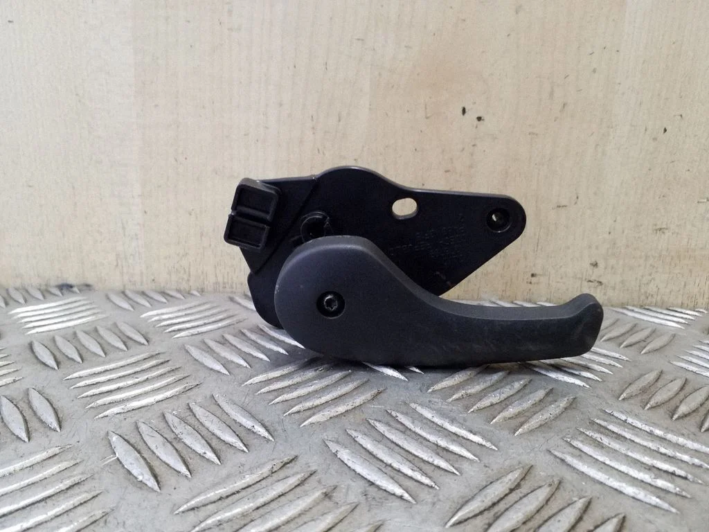 Engine bonnet (hood) release handle – Volvo V40 (2012-2019)