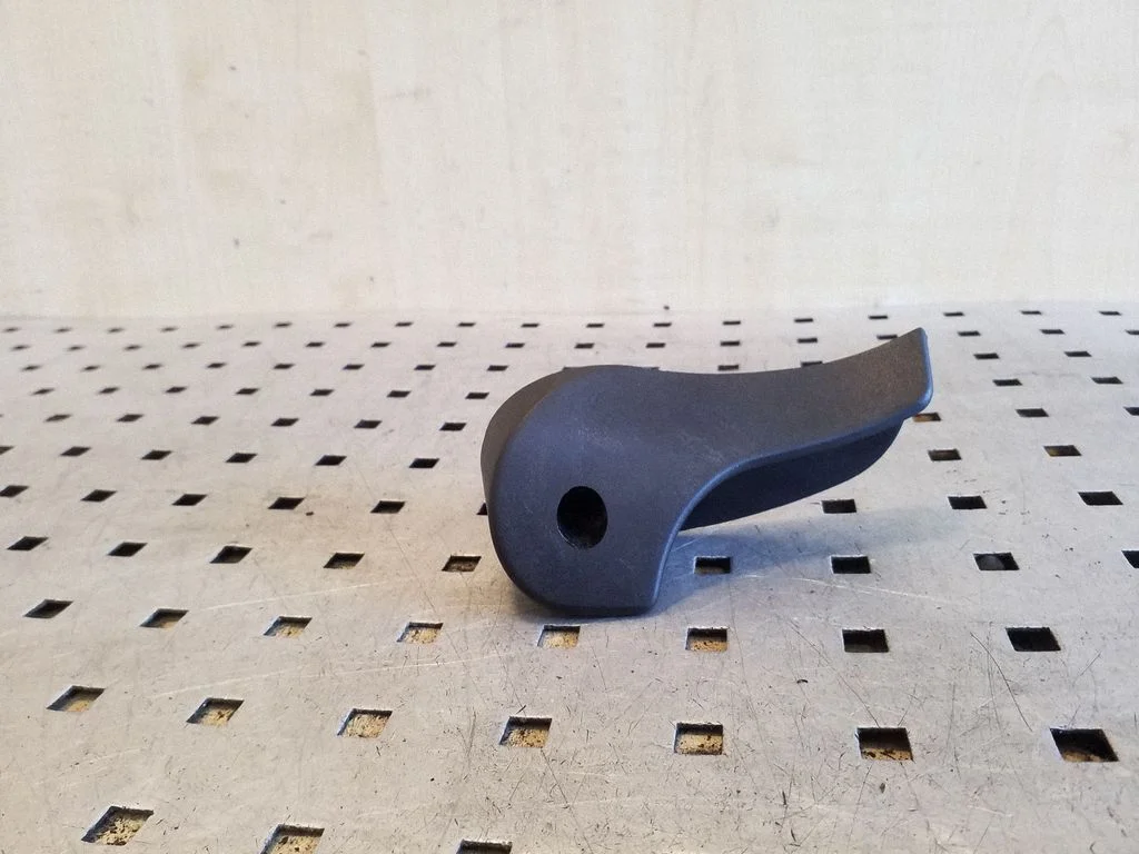 Engine bonnet (hood) release handle – BMW X3 E83 (2003-2010)
