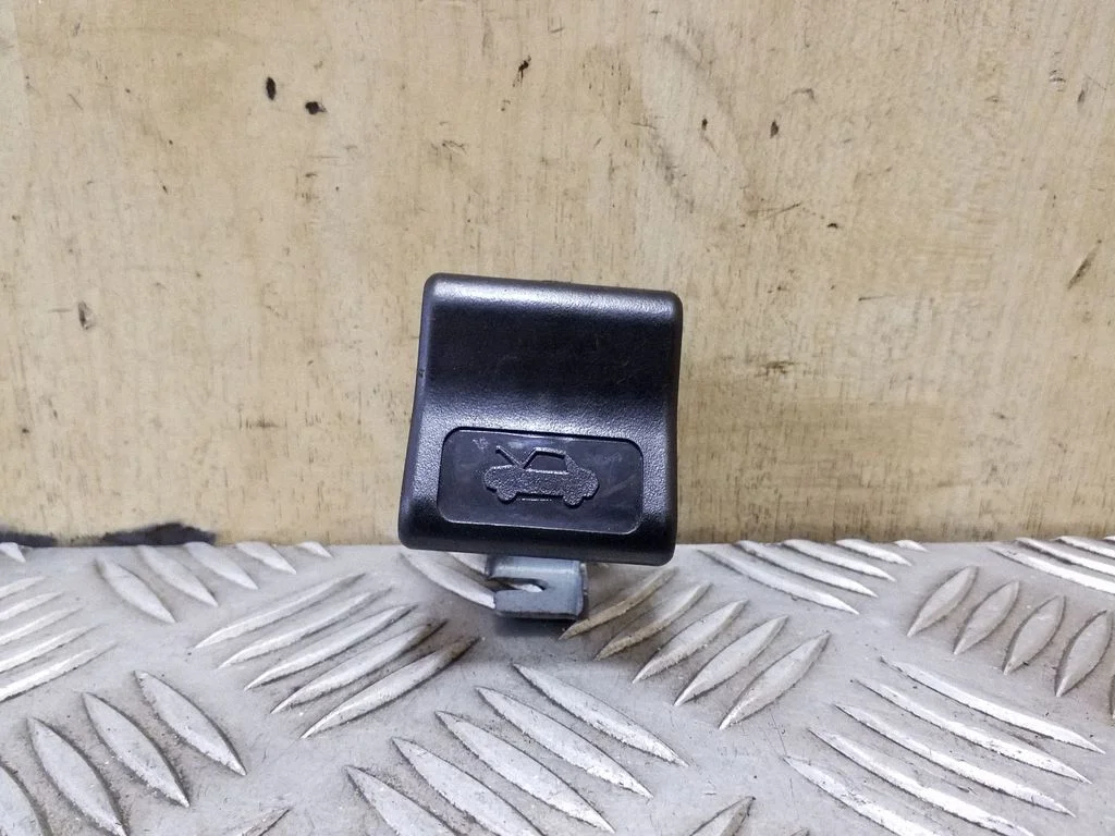 Engine bonnet (hood) release handle