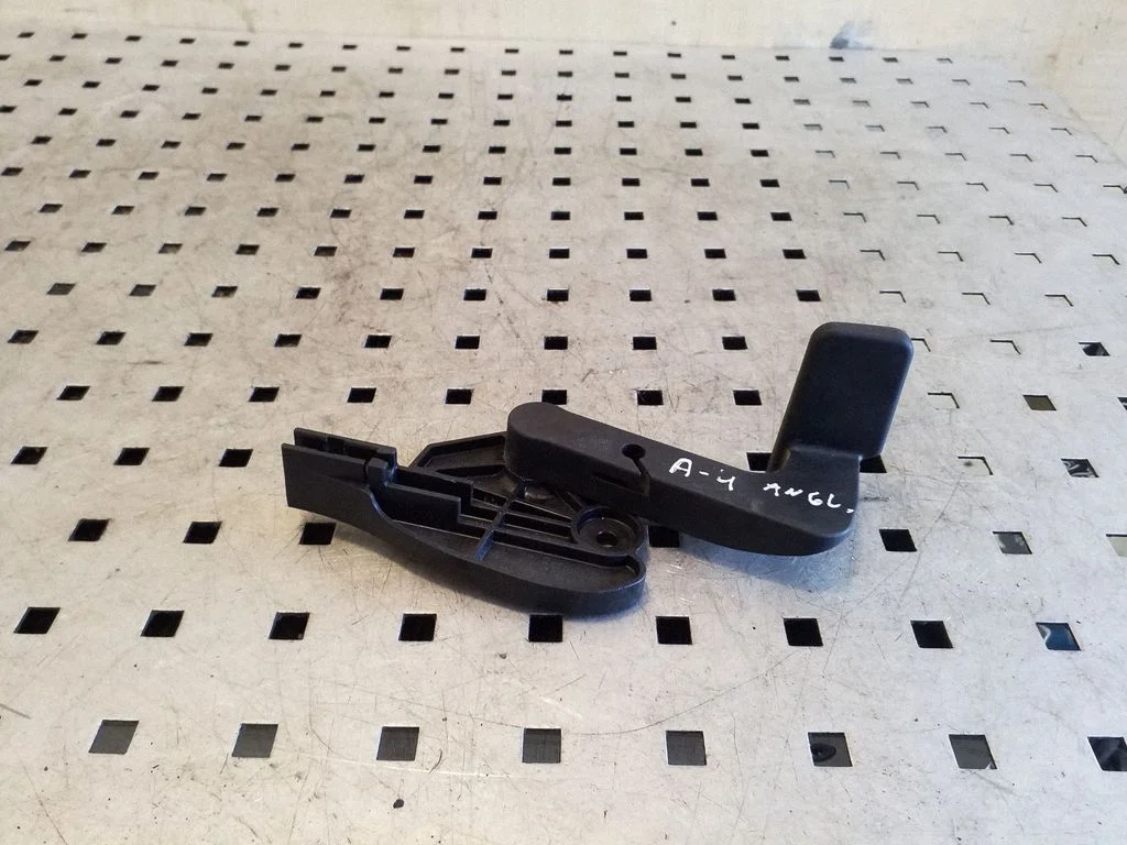 Engine bonnet (hood) release handle 8E2823533B
