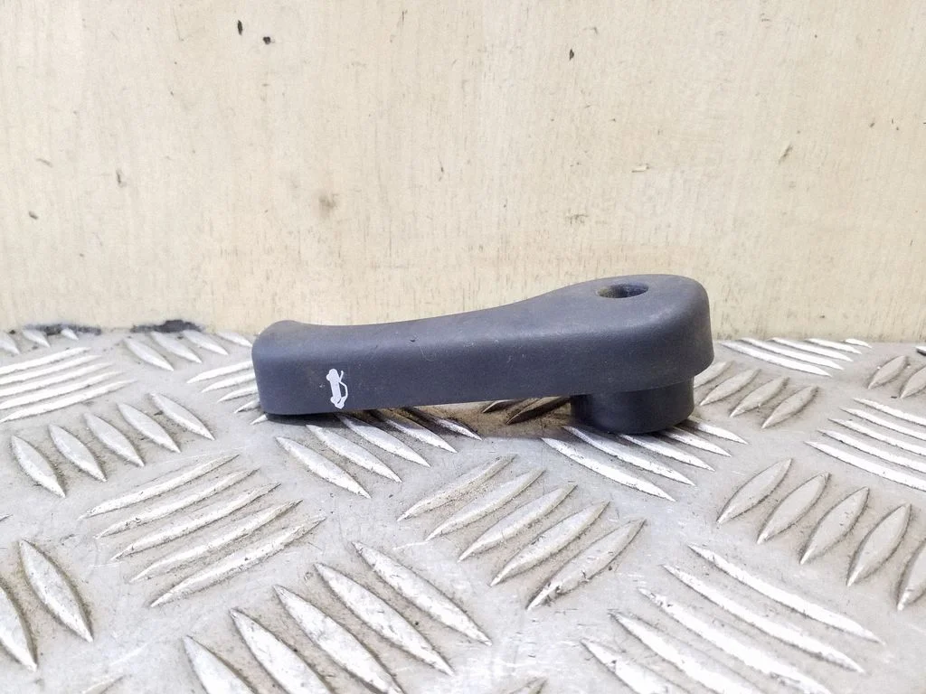 Engine bonnet (hood) release handle