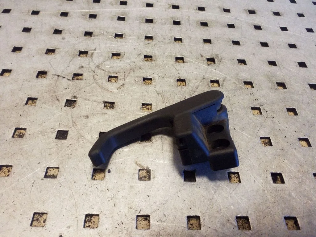 Engine bonnet (hood) release handle