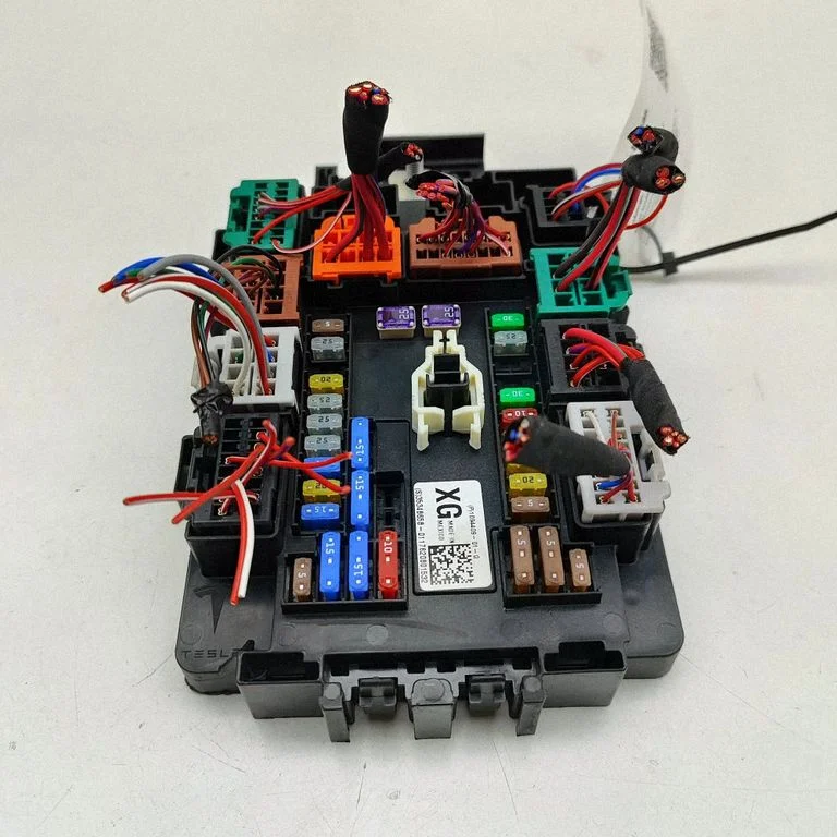 Drošinātāju bloks – Tesla Model Y (2020-)