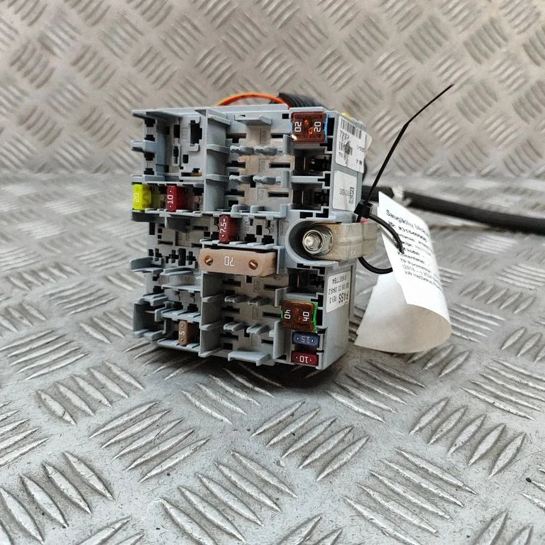 Drošinātāju bloks 51987784
