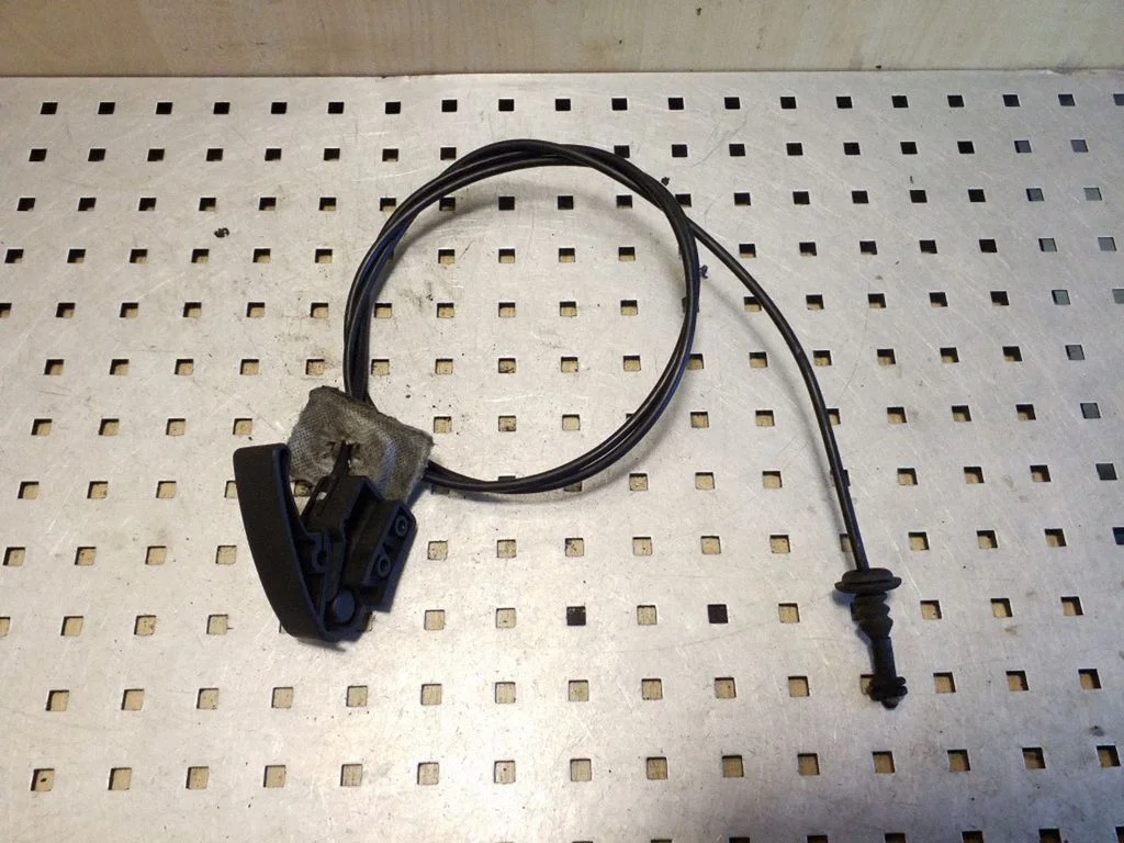 Engine bonnet (hood) release handle 1H1823533