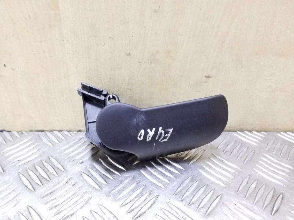 Rączka otwierania maski 4F1823633B