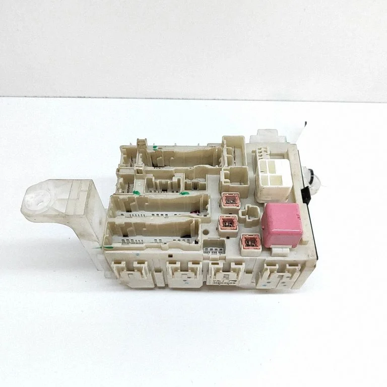 Fuse module – Toyota Auris 150 (2006-2012)