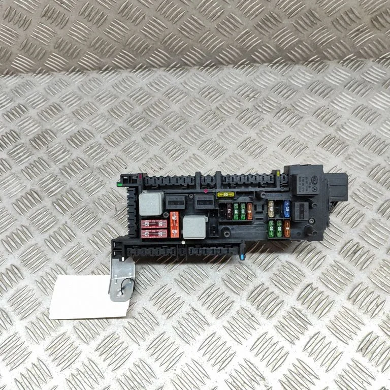 Drošinātāju bloks A2045400150